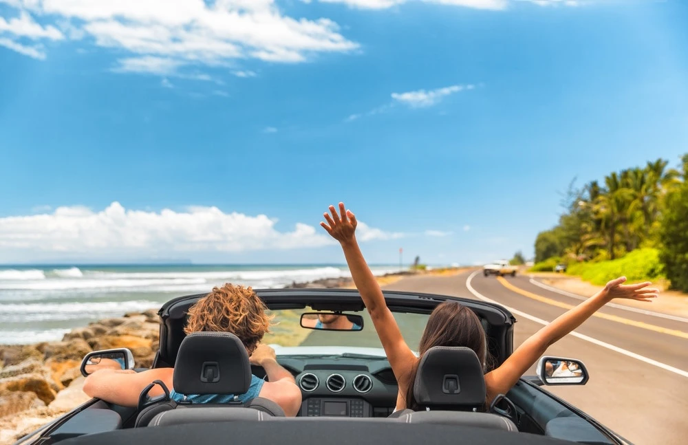 Top 20 Beste Roadtrip Liedjes (Meezingers voor in de auto)